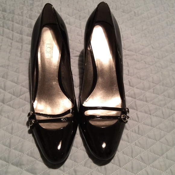 Ann Taylor loft black patent leather pumps