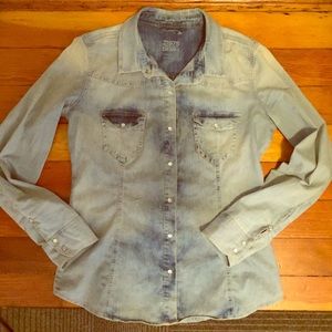 🎯SOLD ON MERC🎯 Zara denim shirt