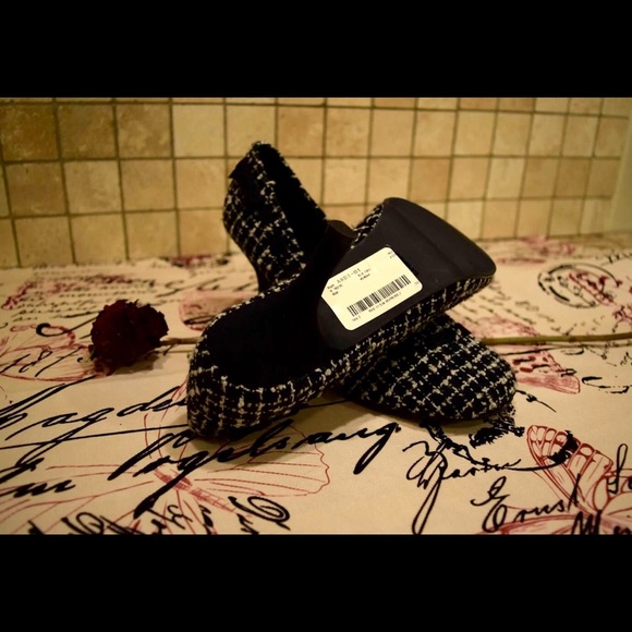 Knitted Heels w/ Side-Bow (new) - Picture 3 of 3