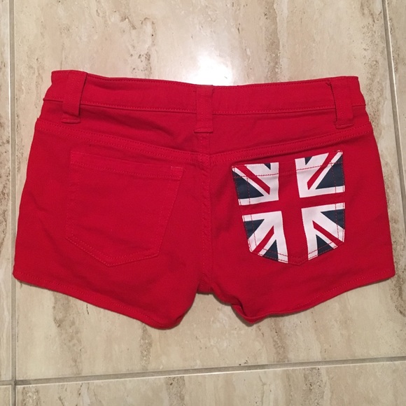 Red statement shorts - Picture 2 of 2