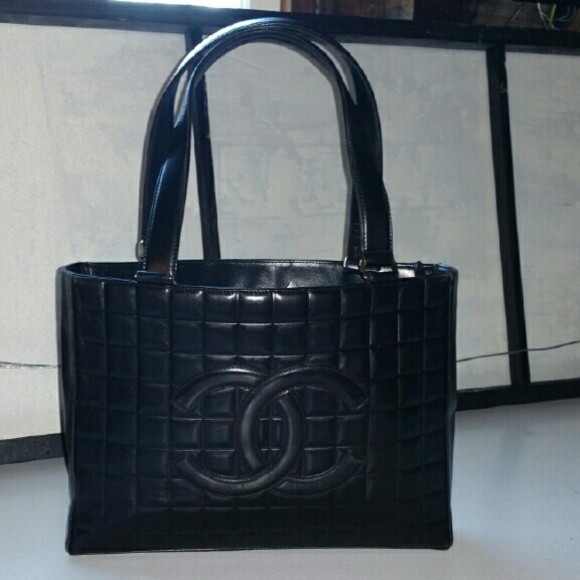 Vintage authen. CHANEL caviar quilted leather bag