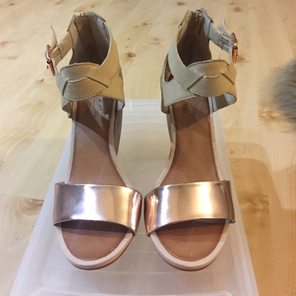 Seychelles nude and rose gold metallic wedges