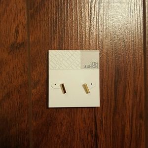 14th & Union gold bar stud earrings