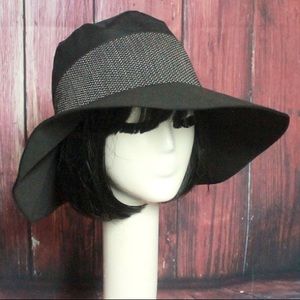 Black floppy sun hat