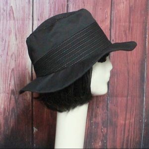 Black bucket hat