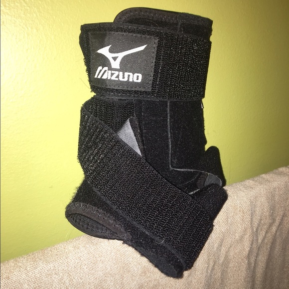 Mizuno Ankle Brace (S, for right ankle) - Picture 2 of 2