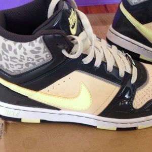 New without box gray & white nike high tops sz7.5