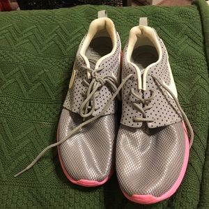 Nike Roshe Women's 7.5 worn twice