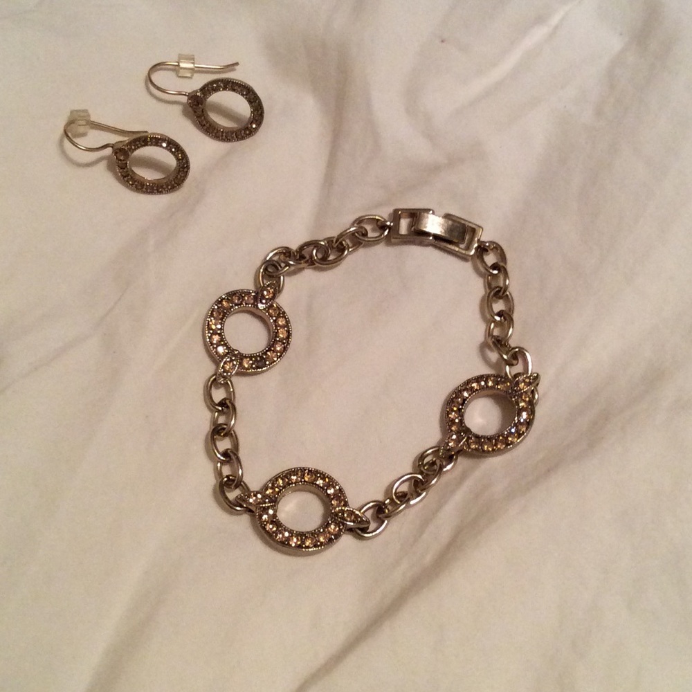 Monet Linked Bracelet & Earrings Set