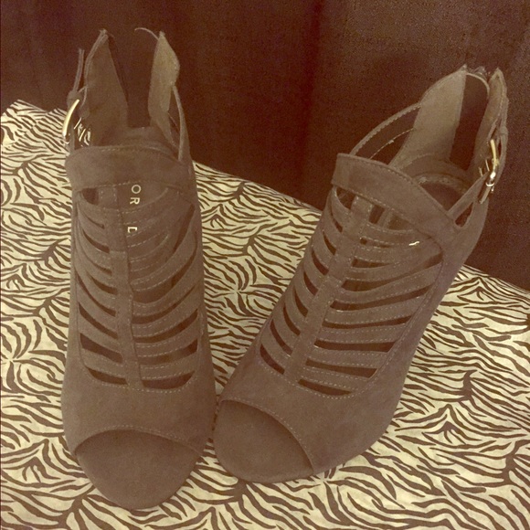 🌾Multi Strap Peeptoe Booties🌾