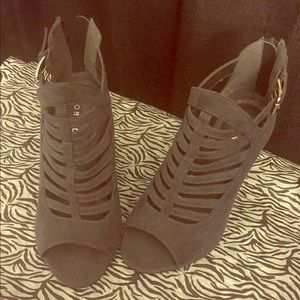 🌾Multi Strap Peeptoe Booties🌾