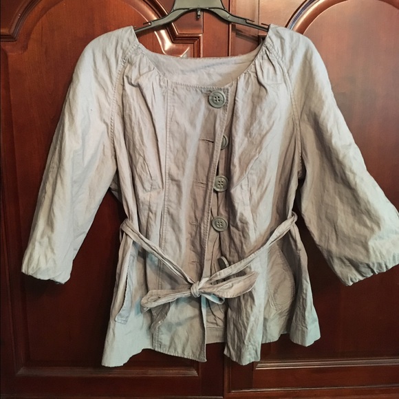Modern gray jacket with puff sleeves