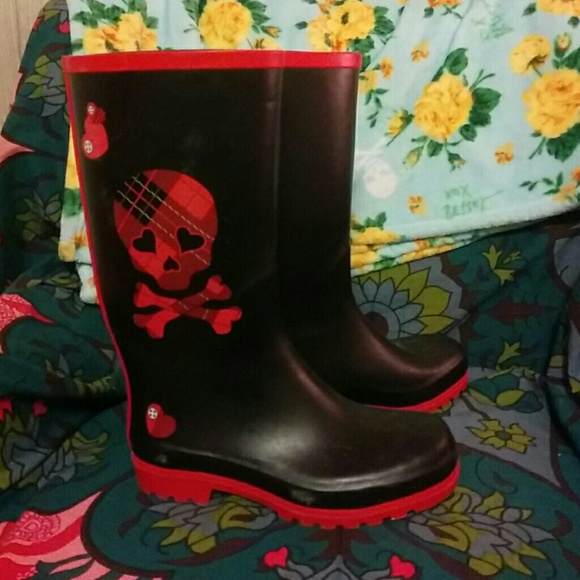 Steve Madden rain boots 8