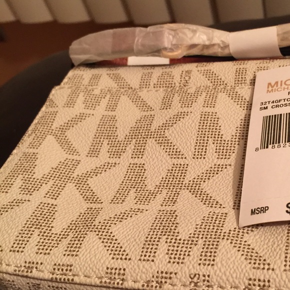 Micheal Kors Purse - Picture 2 of 3