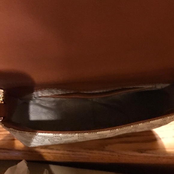 Micheal Kors Purse - Picture 3 of 3