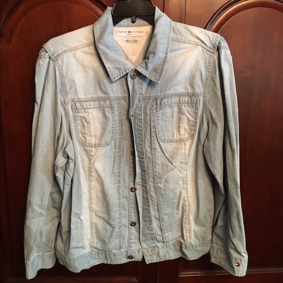 Tommy Hilfiger light washed denim jacket
