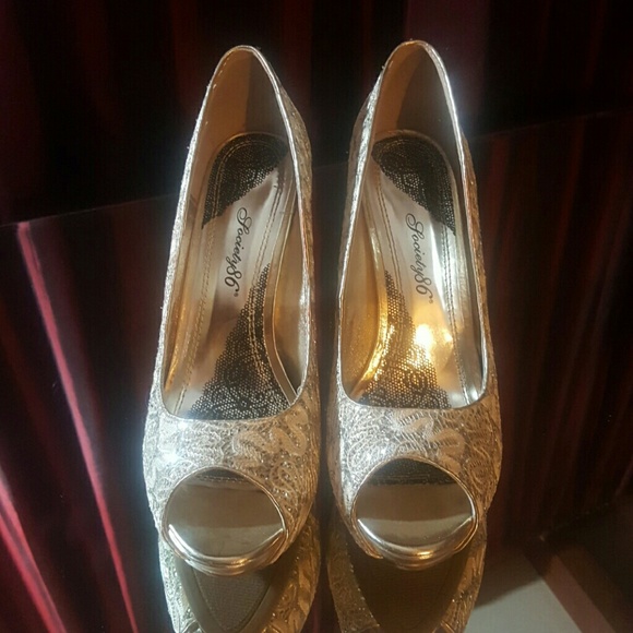 Gold Sparkle heel - Picture 2 of 3