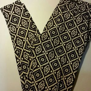 Gold/Black Just One Leggings Size: 1x