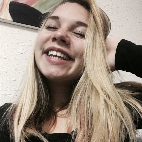 Meet your Posher, Tiara - Picture 1 of 1