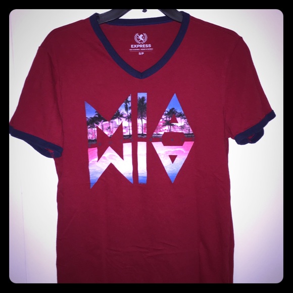 Express's V-neck Tee