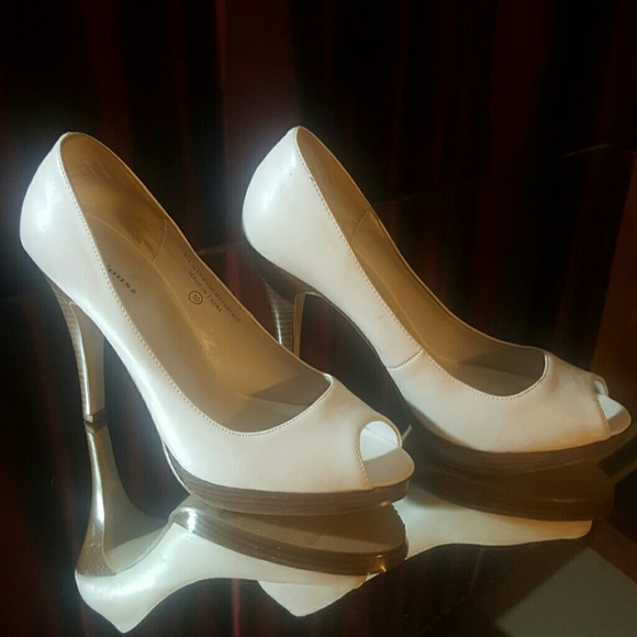 White Delicious heels - Picture 1 of 3