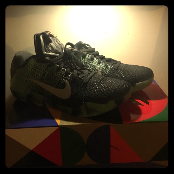 Limited edition Kobe glow up shoes - Picture 1 of 1