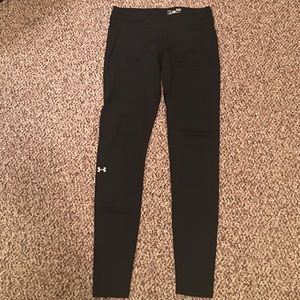 Size small black under armour thermo leggings