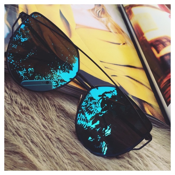 Blue Mirrored Sunglasses - Picture 2 of 4