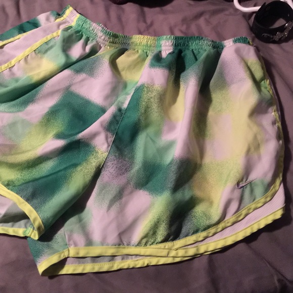 Nike running shorts xl