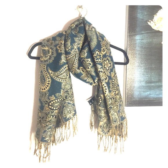 Nordstrom Forrest Green and Gold Fringe Scarf