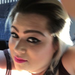 Meet your Posher, Elia