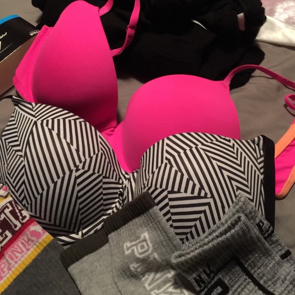 2 bras 36-38 c and 4 pair of socks
