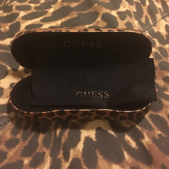 GUESS case - Picture 2 of 2