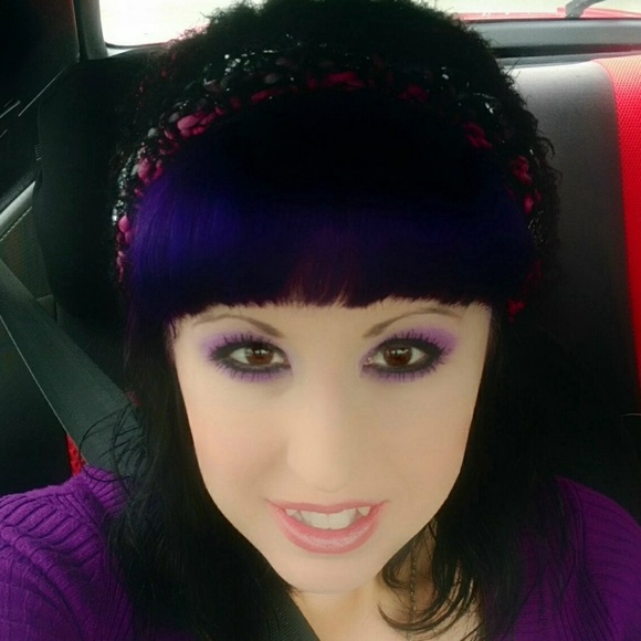 Meet your Posher, April - Picture 2 of 3