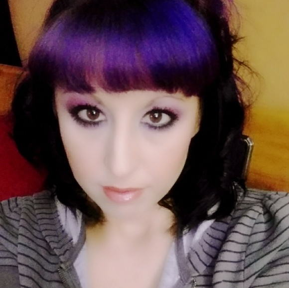 Meet your Posher, April - Picture 3 of 3