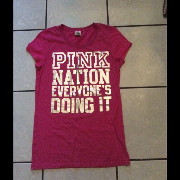 PINK foil tee med like new!!!
