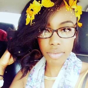 Meet your Posher, Alexiss