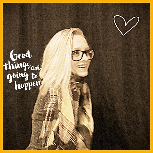 AMAZING blanket scarf!!! So soft and only worn 1x