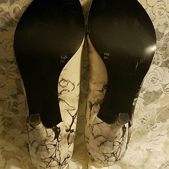 BCBGENERATION Heels - Picture 4 of 4