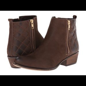 STEVE MADDEN NYRVANA BROWN LEATHER BOOTS