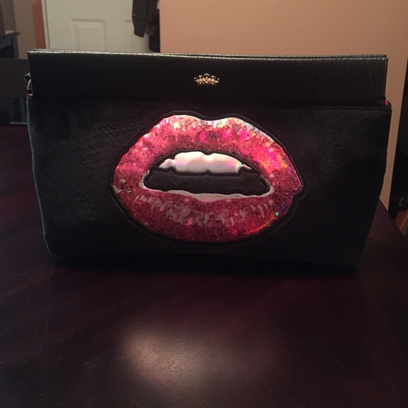 JUICY COUTURE "LIPS" HAND CLUTCH