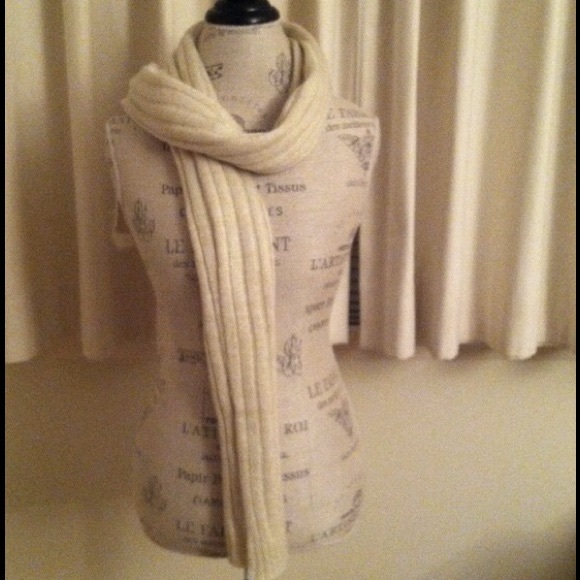 ✨NWOT Natural Tone Scarf - Picture 3 of 3