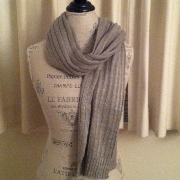 ✨ NWOT Charcoal Grey Scarf - Picture 3 of 3