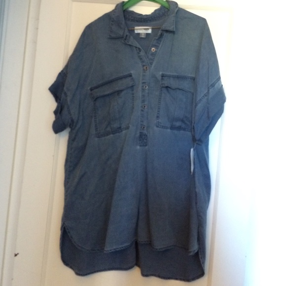 Old navy chambray top, never worn, tags still on