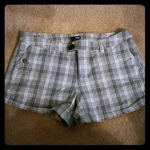 a.n.a. Black plaid shorts (plus)