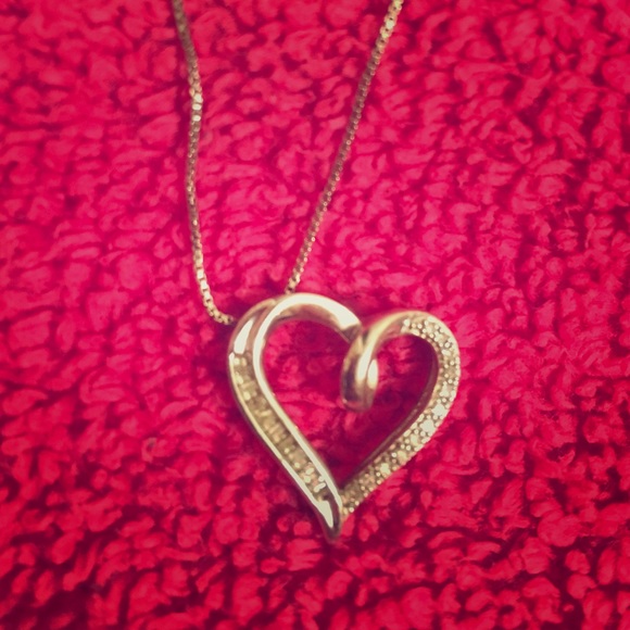 Kay Jeweler’s Heart-Shaped Diamond Pendant