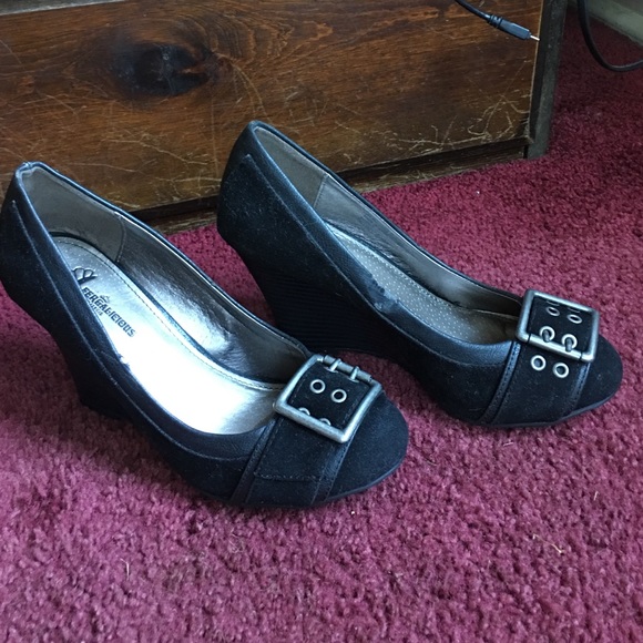 Suede Wedge heels by fergie - Picture 1 of 4