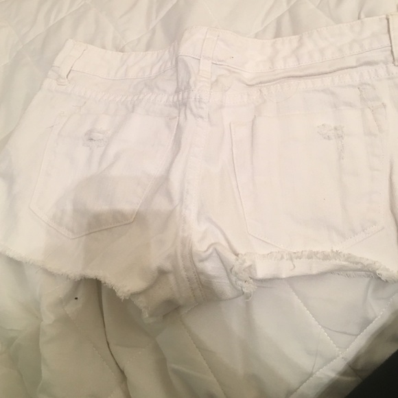 White shorts - Picture 2 of 3