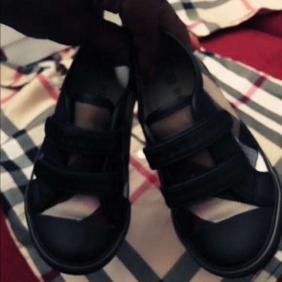 Burberry size 4t shirt size 8=25 Europe shoes - Picture 2 of 4