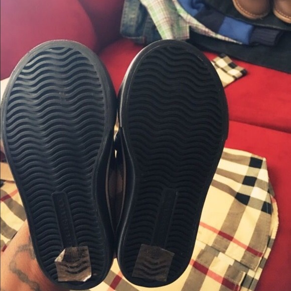 Burberry size 4t shirt size 8=25 Europe shoes - Picture 3 of 4